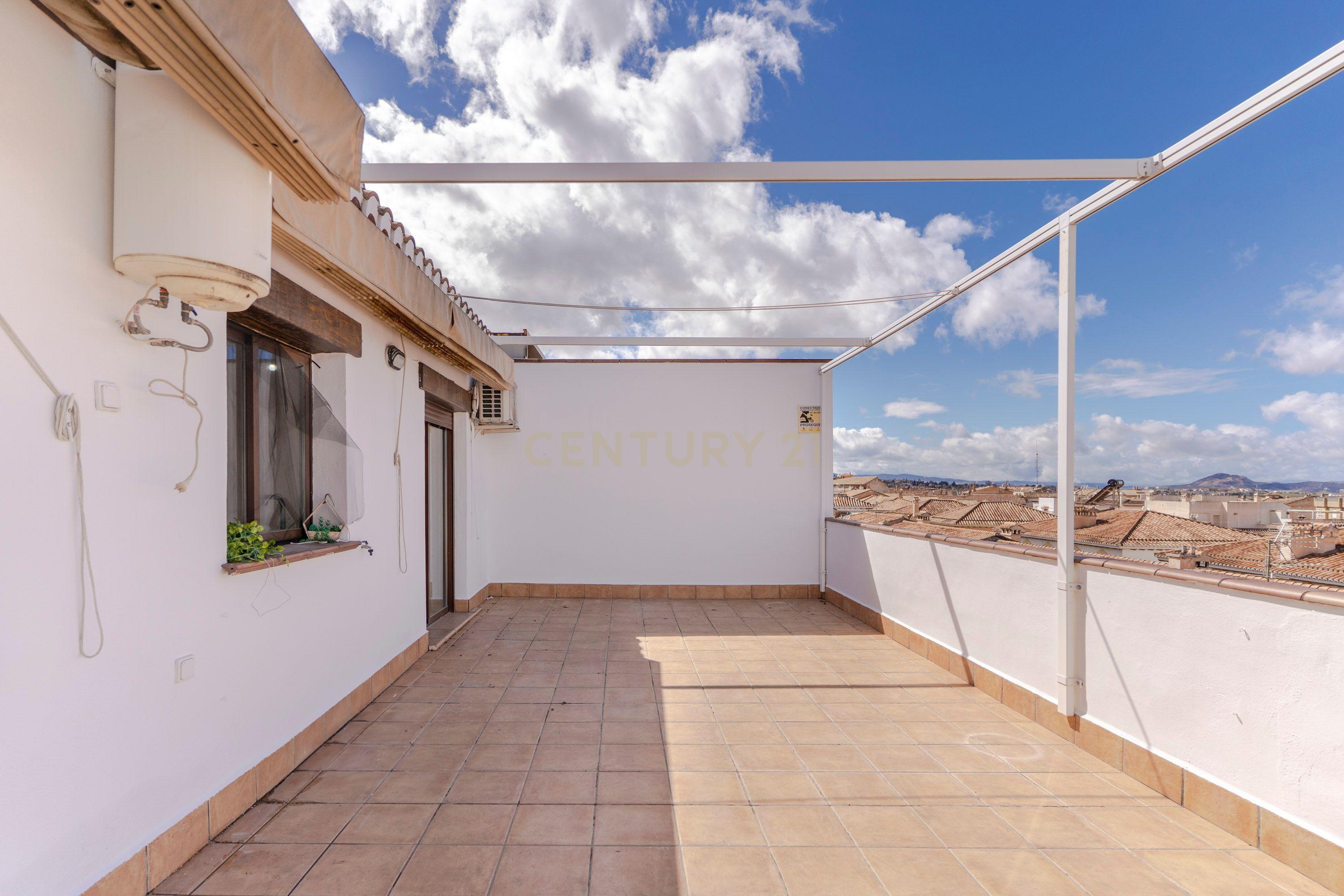 Apartamento T2 Moderno com Terraço e Vista em Granada - Image 5