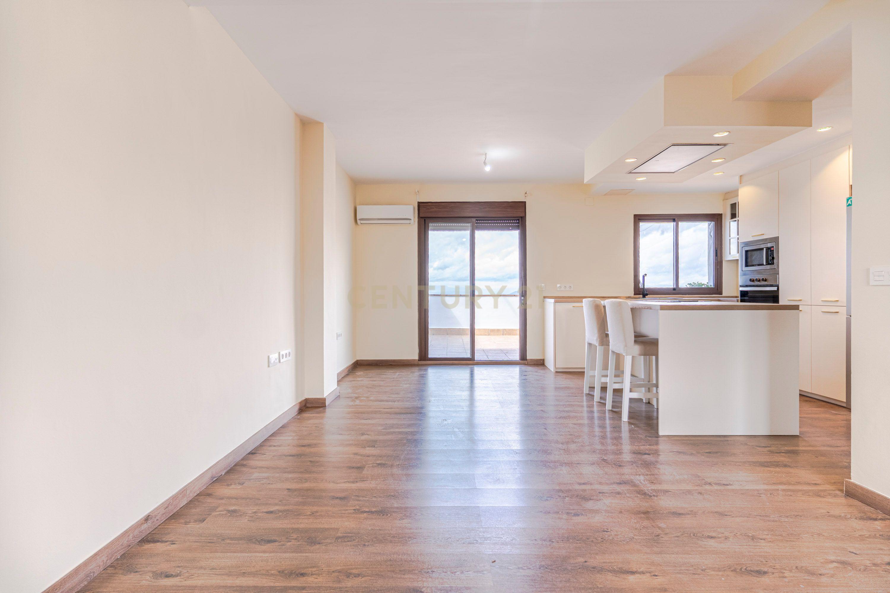 Apartamento T2 Moderno com Terraço e Vista em Granada - Image 3