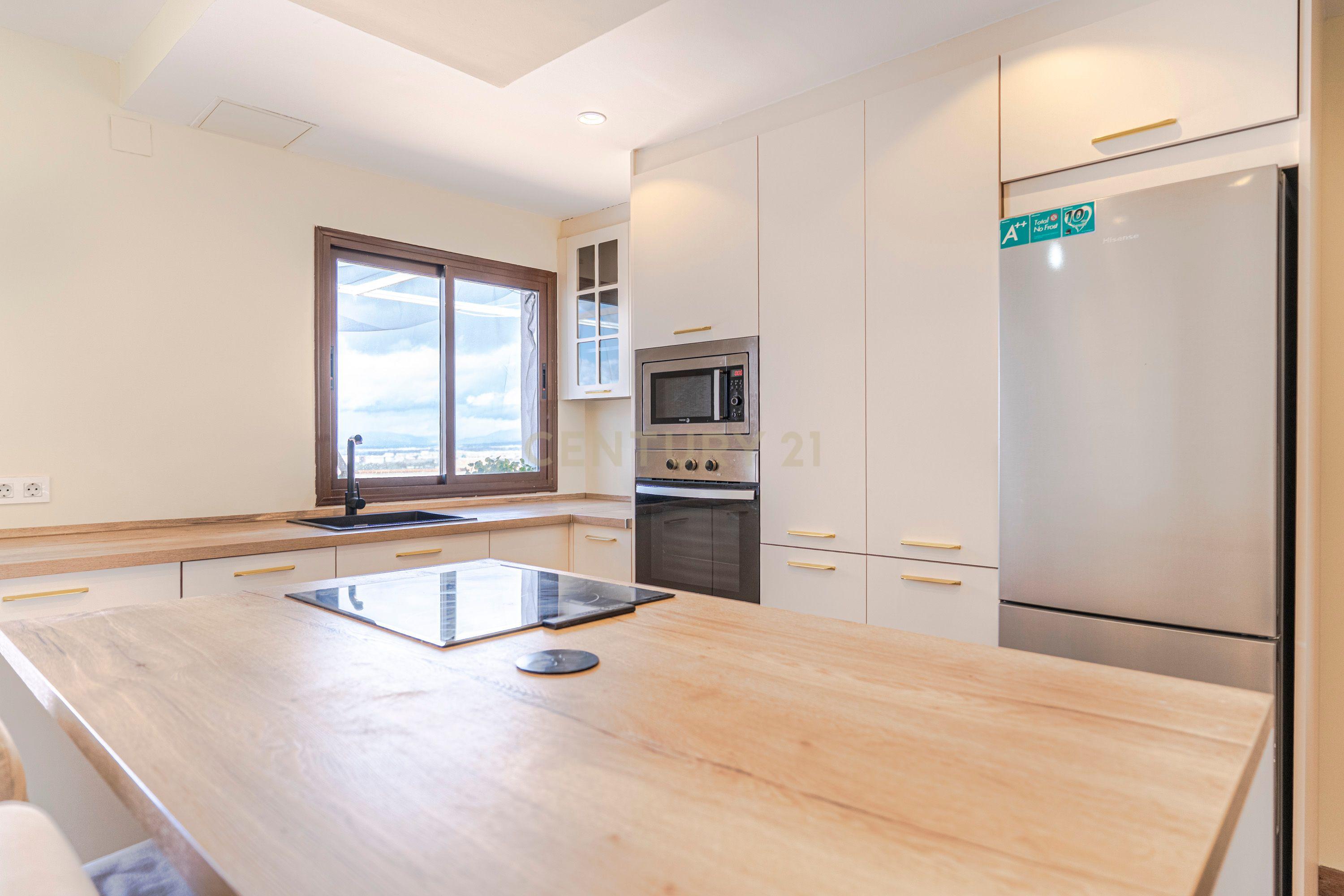 Apartamento T2 Moderno com Terraço e Vista em Granada - Image 13
