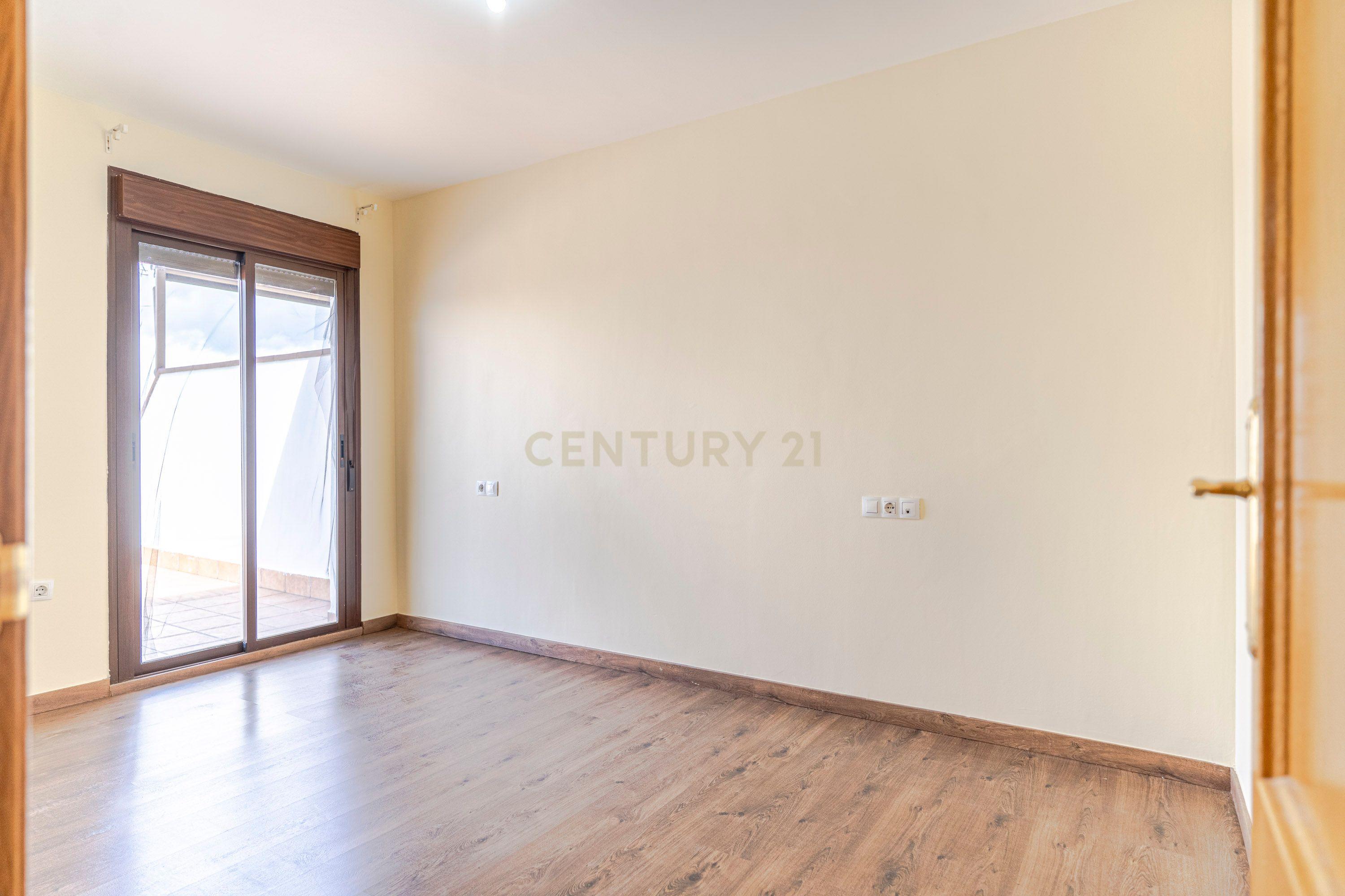 Apartamento T2 Moderno com Terraço e Vista em Granada - Image 16