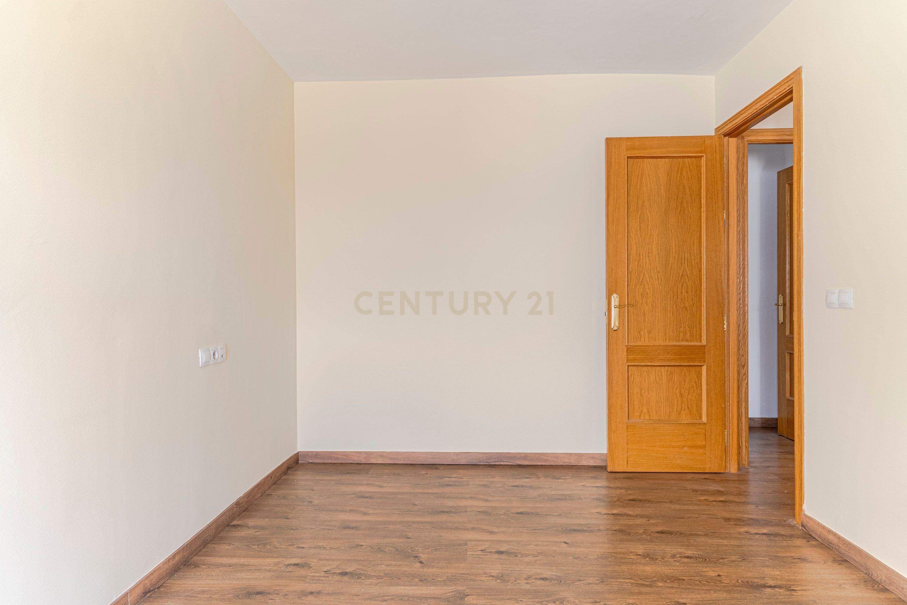 Apartamento T2 Moderno com Terraço e Vista em Granada - Image 14