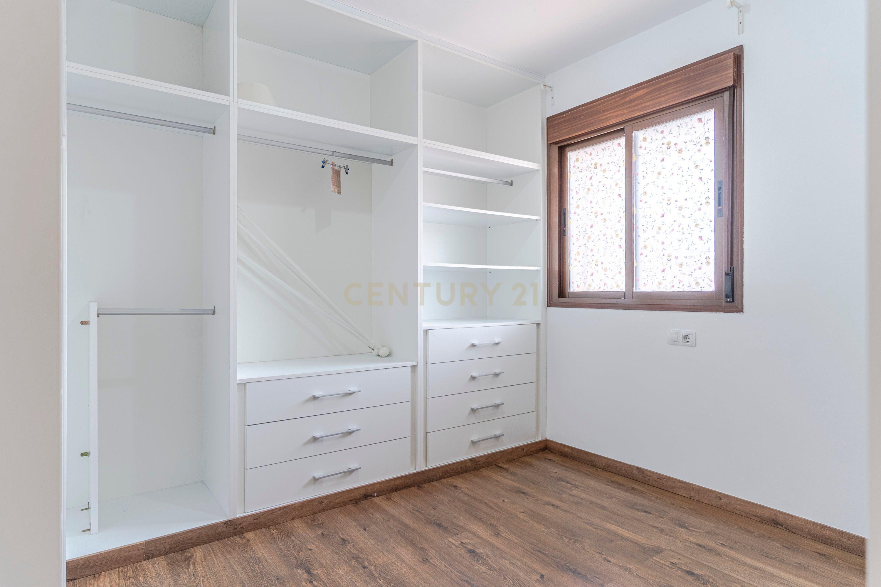 Apartamento T2 Moderno com Terraço e Vista em Granada - Image 23