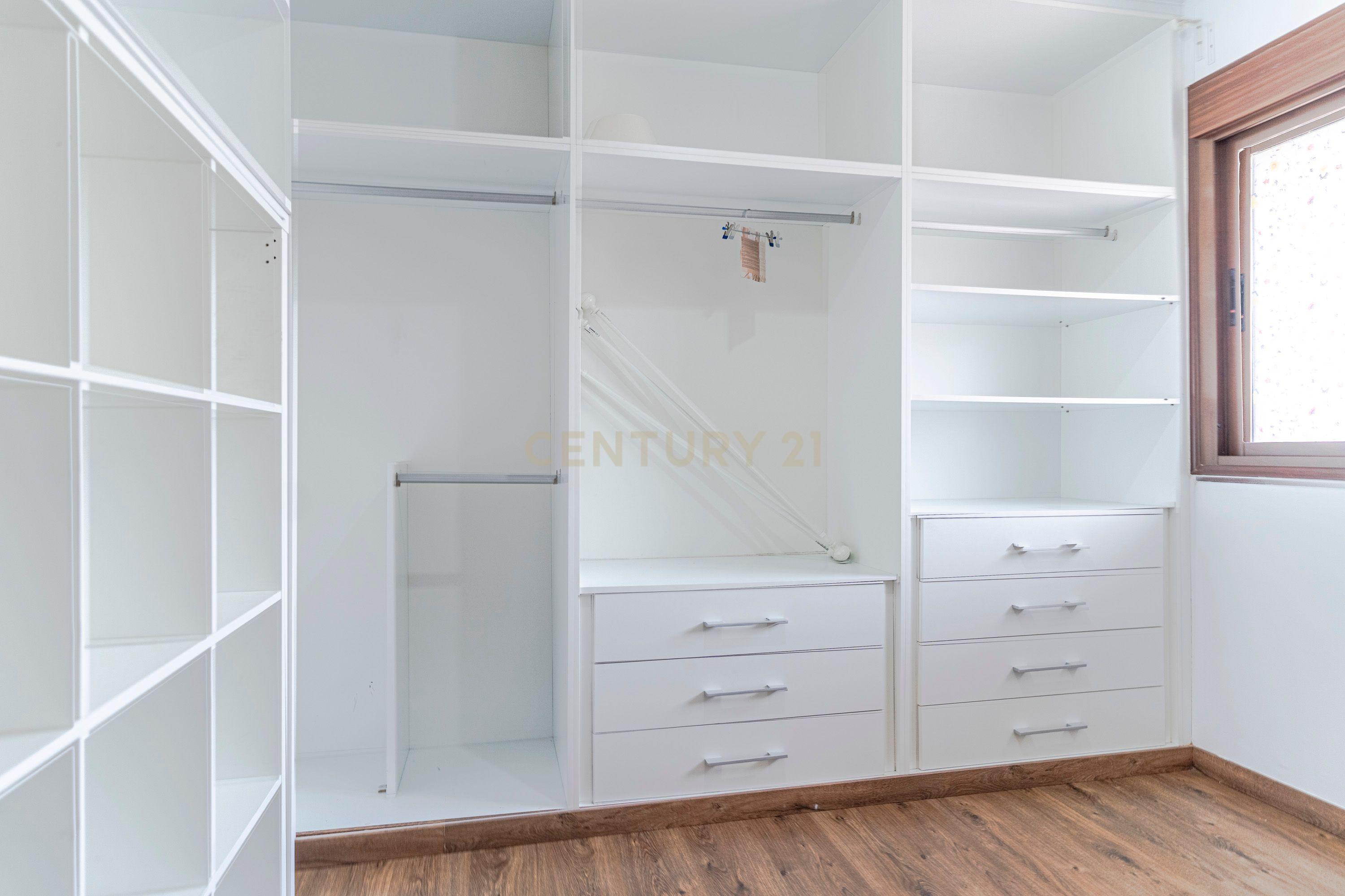 Apartamento T2 Moderno com Terraço e Vista em Granada - Image 17