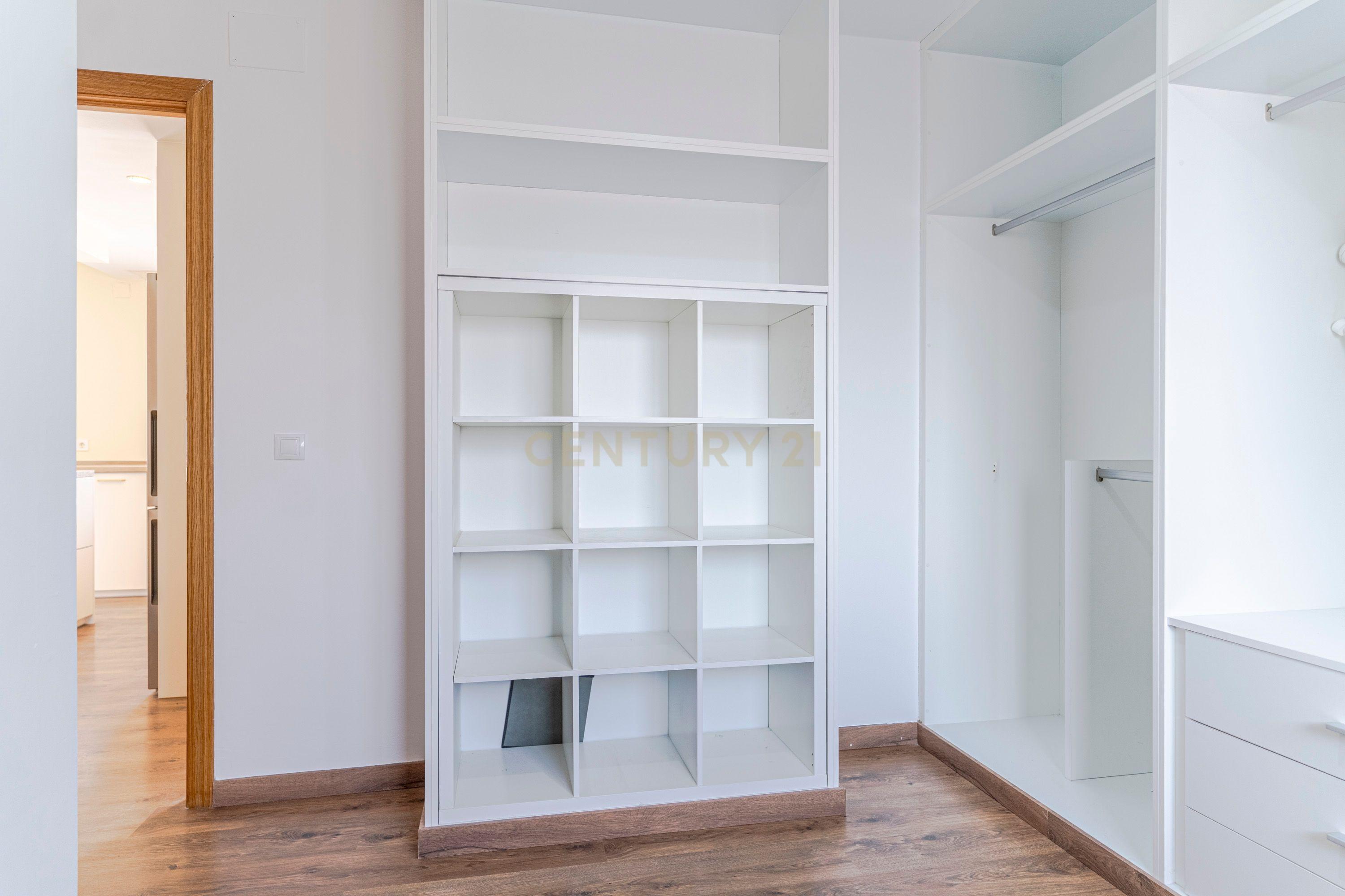 Apartamento T2 Moderno com Terraço e Vista em Granada - Image 22