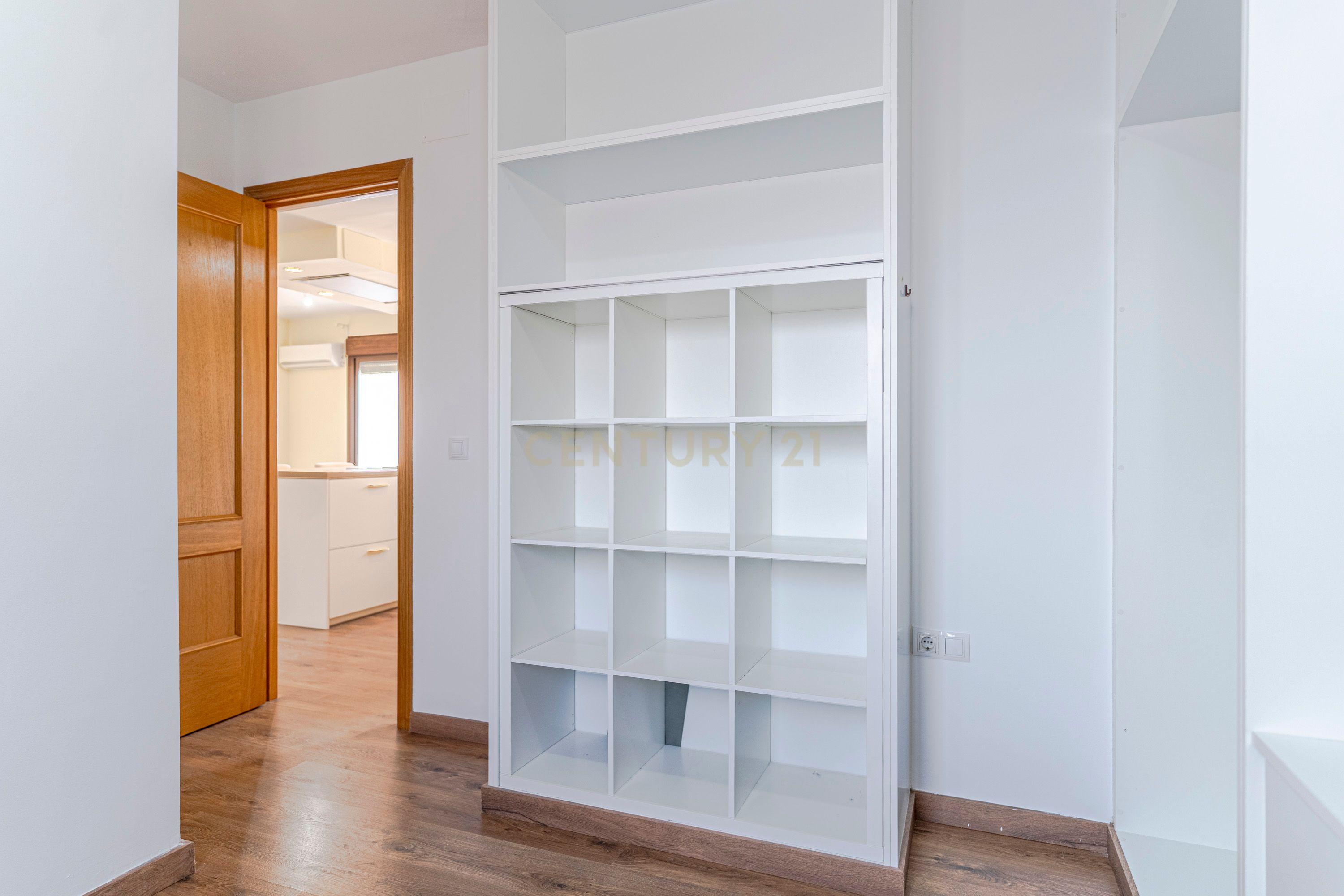 Apartamento T2 Moderno com Terraço e Vista em Granada - Image 21