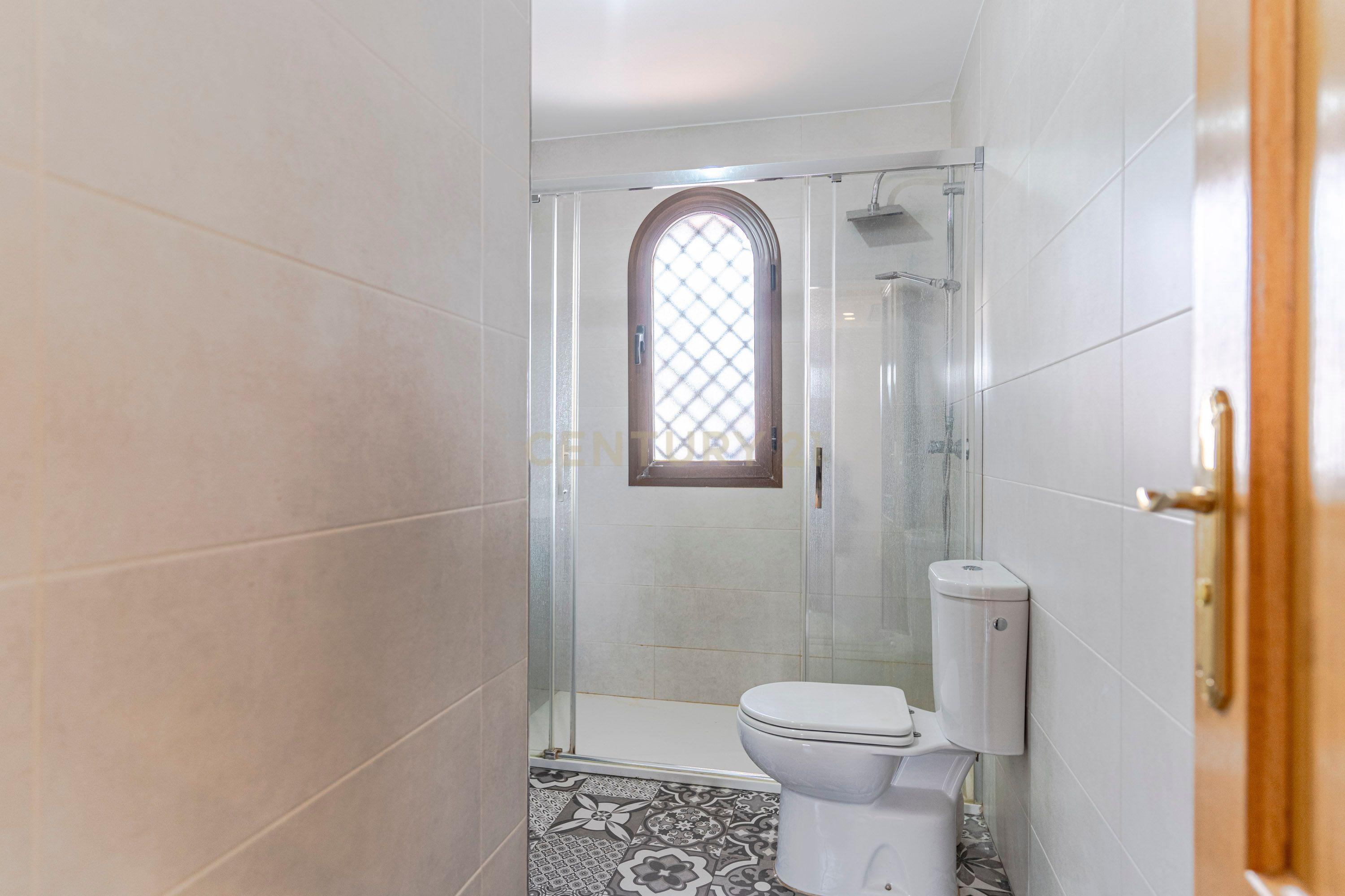 Apartamento T2 Moderno com Terraço e Vista em Granada - Image 19