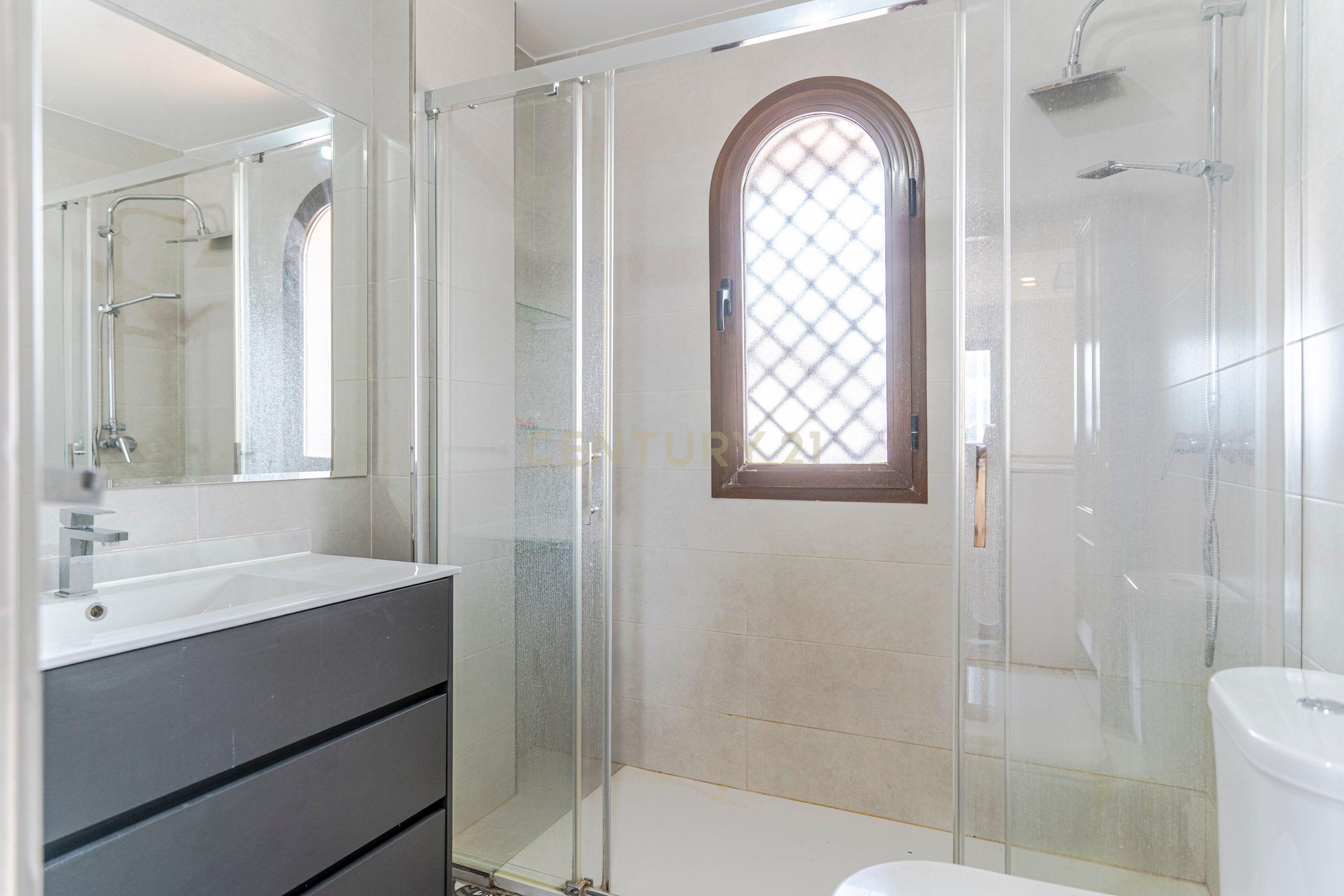 Apartamento T2 Moderno com Terraço e Vista em Granada - Image 18