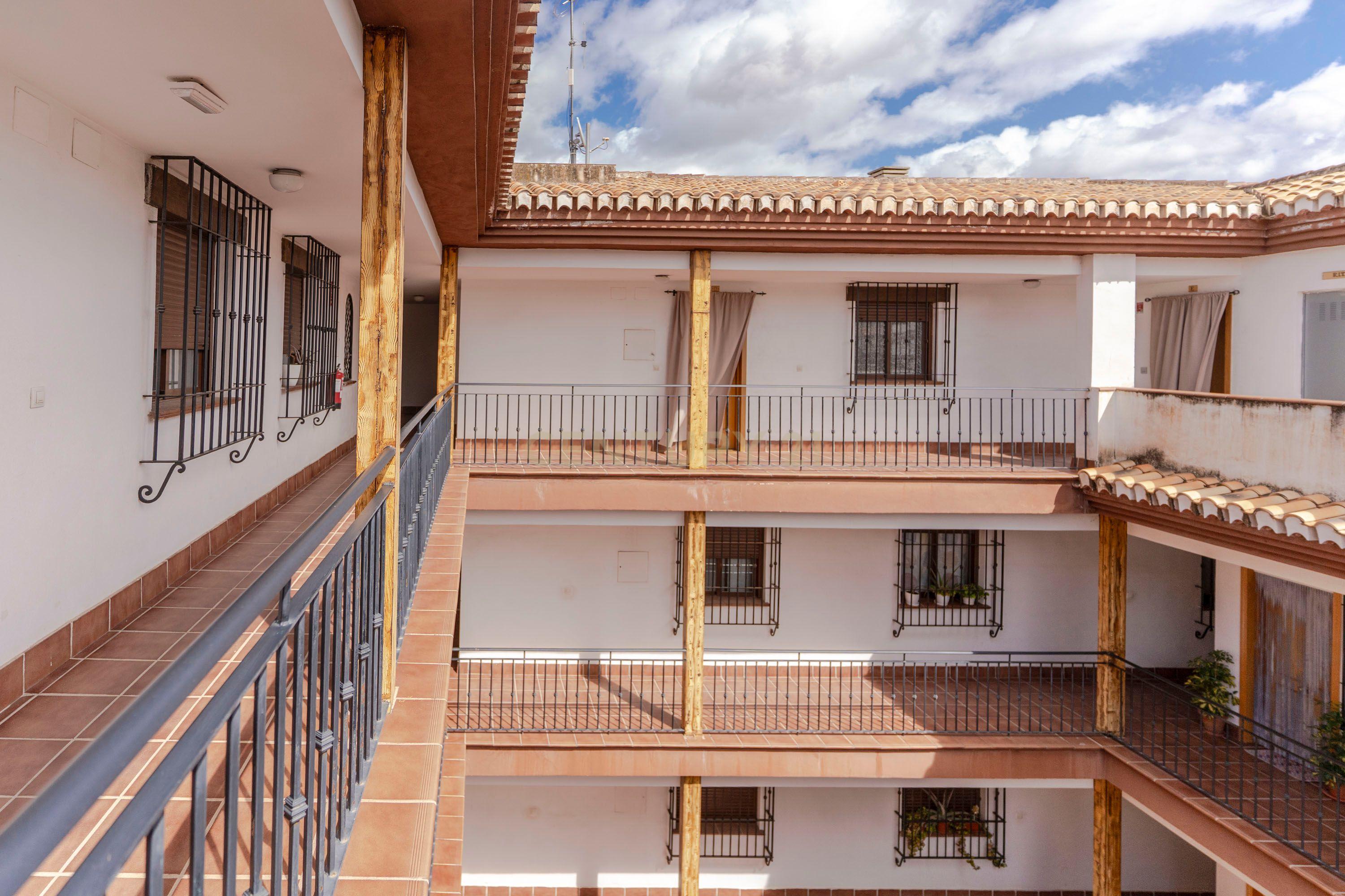 Apartamento T2 Moderno com Terraço e Vista em Granada - Image 25