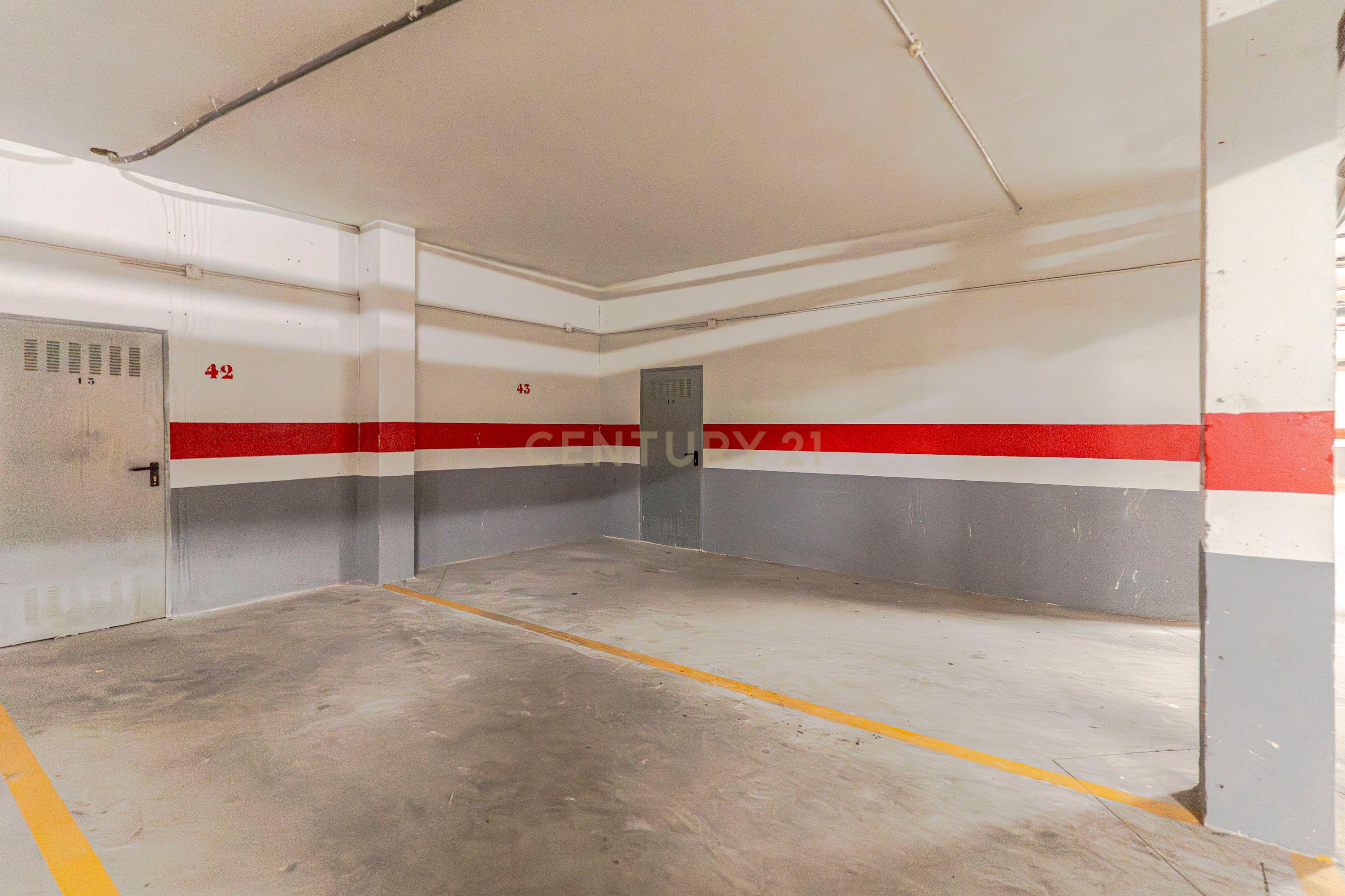 Apartamento T2 Moderno com Terraço e Vista em Granada - Image 27