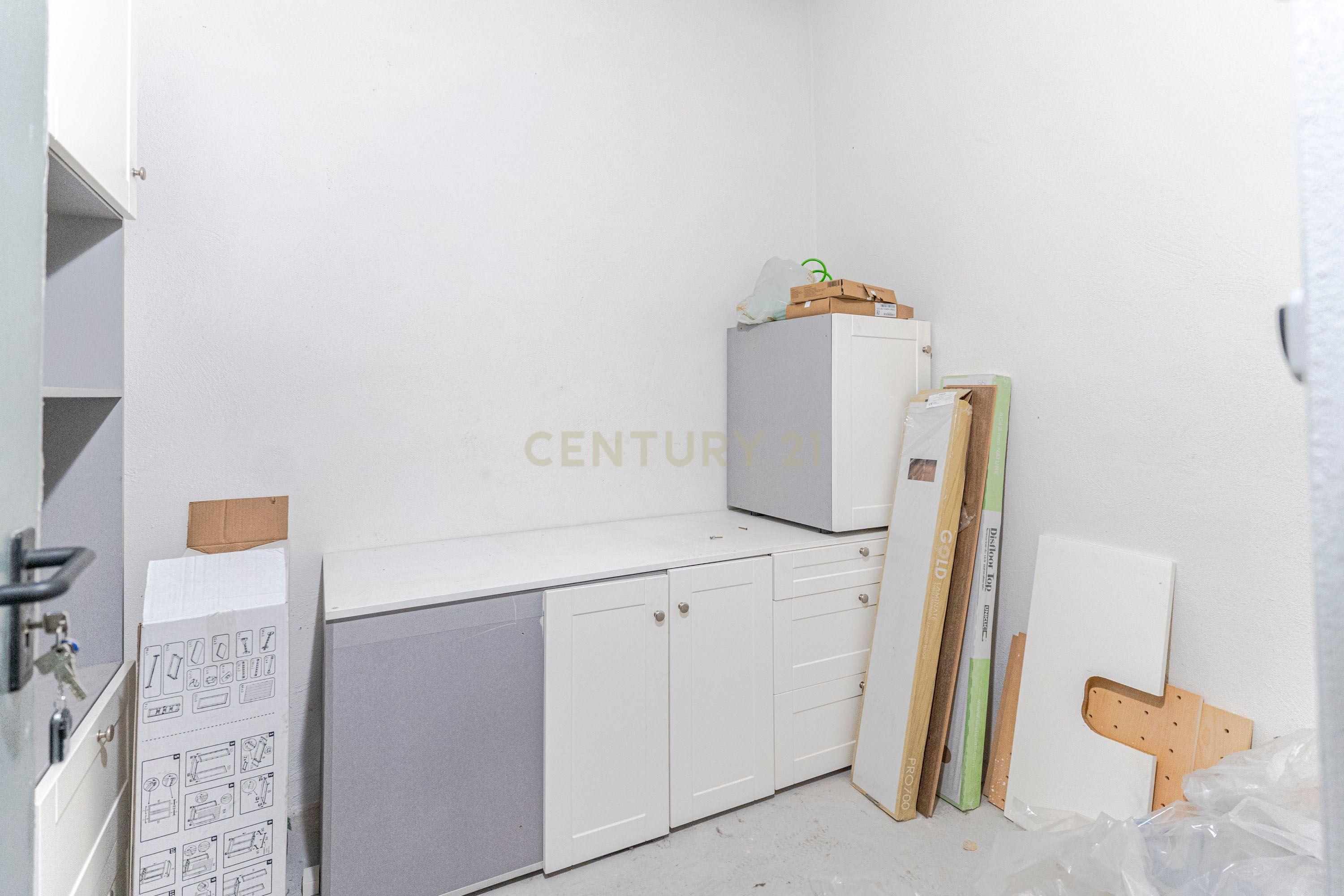 Apartamento T2 Moderno com Terraço e Vista em Granada - Image 29