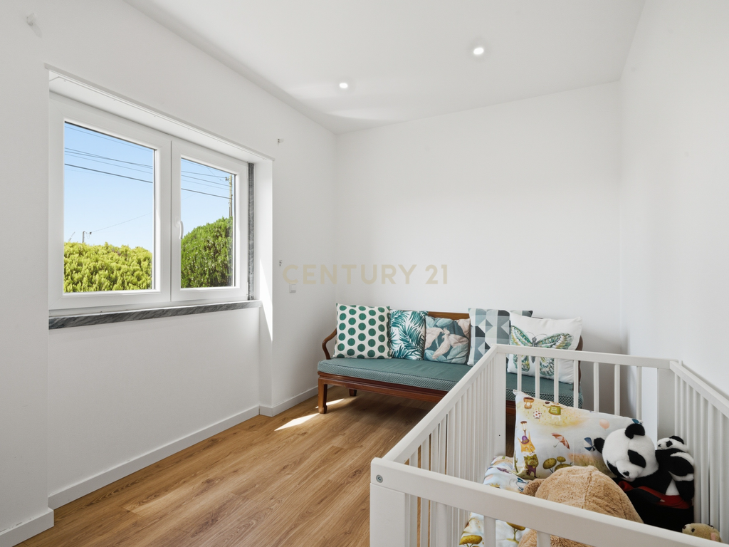 Moradia Isolada com Piscina em Lote de 908 m² | Sala Ampla | Jardim e Vista Desafogada -Mafra - Image 28