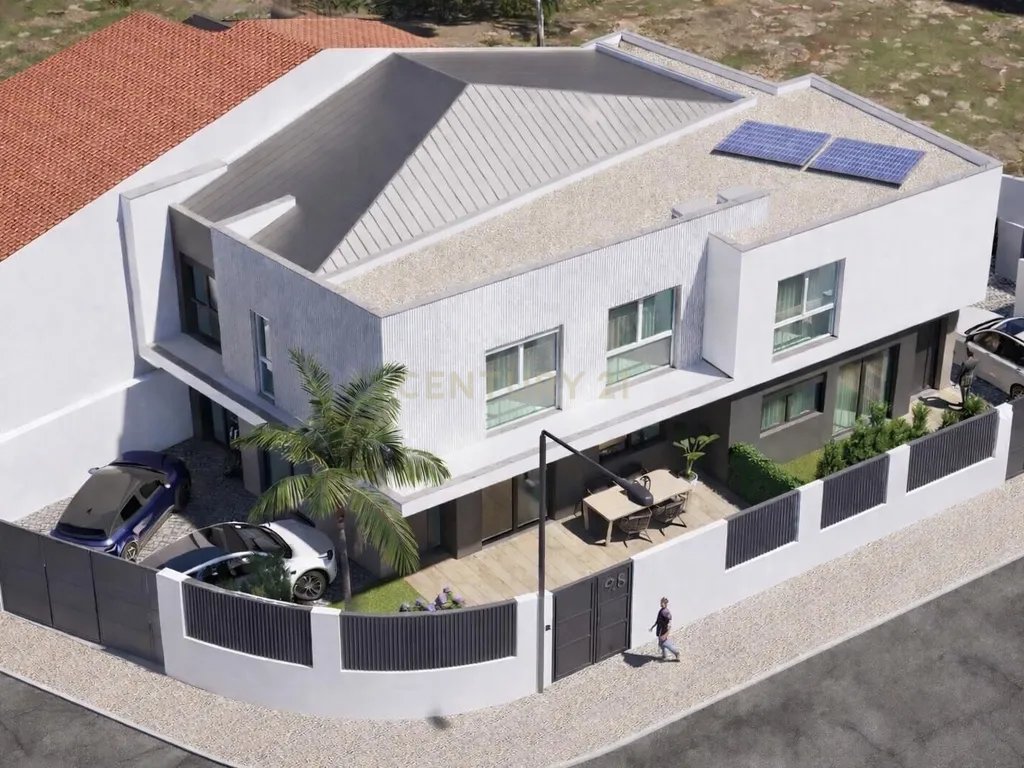 Moradia V4 de luxo em Construção, com jardim em São Domingos de Rana - Image 1