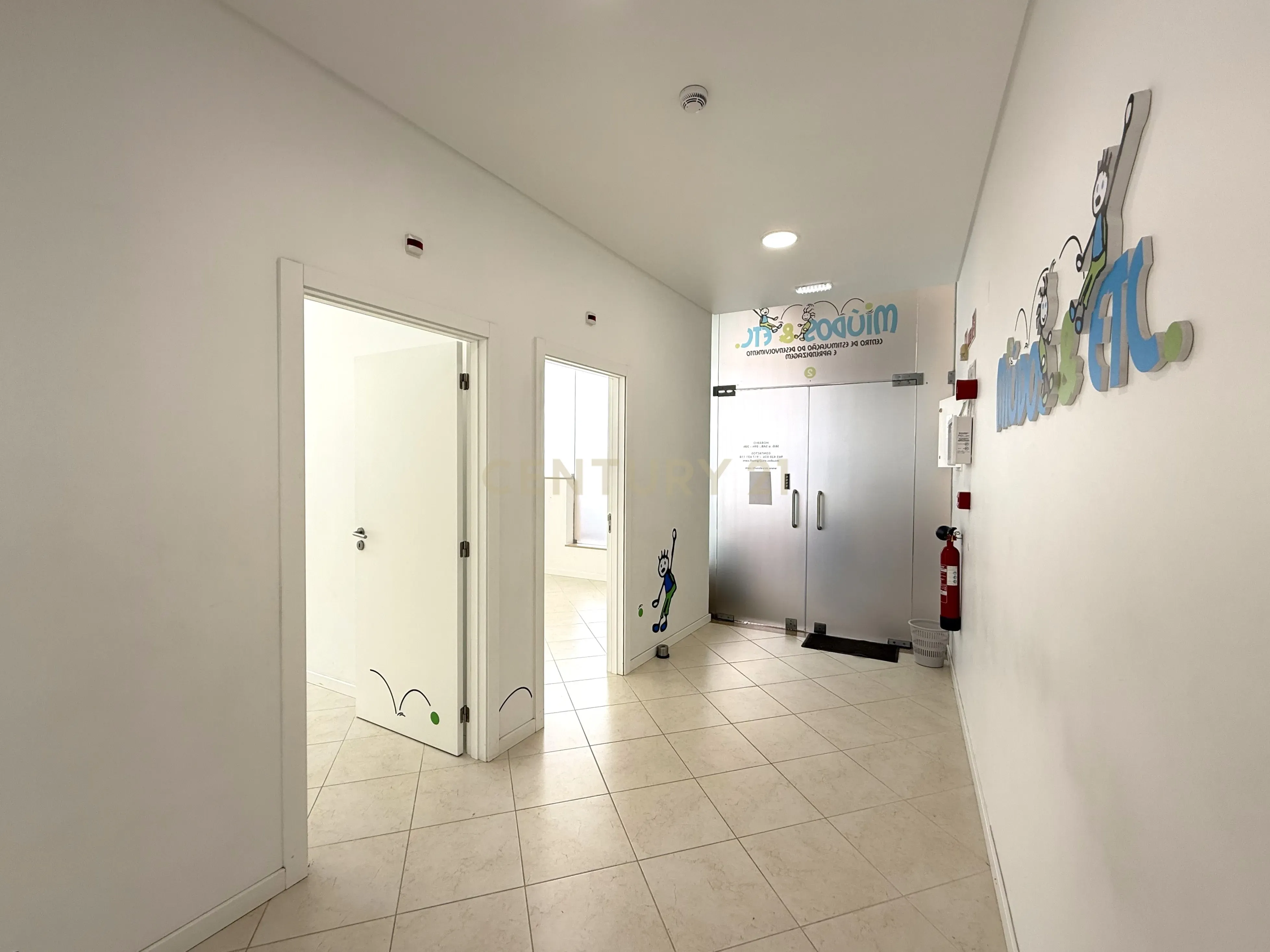 Fotografia 7 de Espaço comercial com montras panorâmicas - Penha, Faro