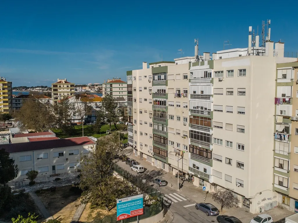 Apartamento T2 em Amora, Seixal - Oportunidade Única! - Image 28