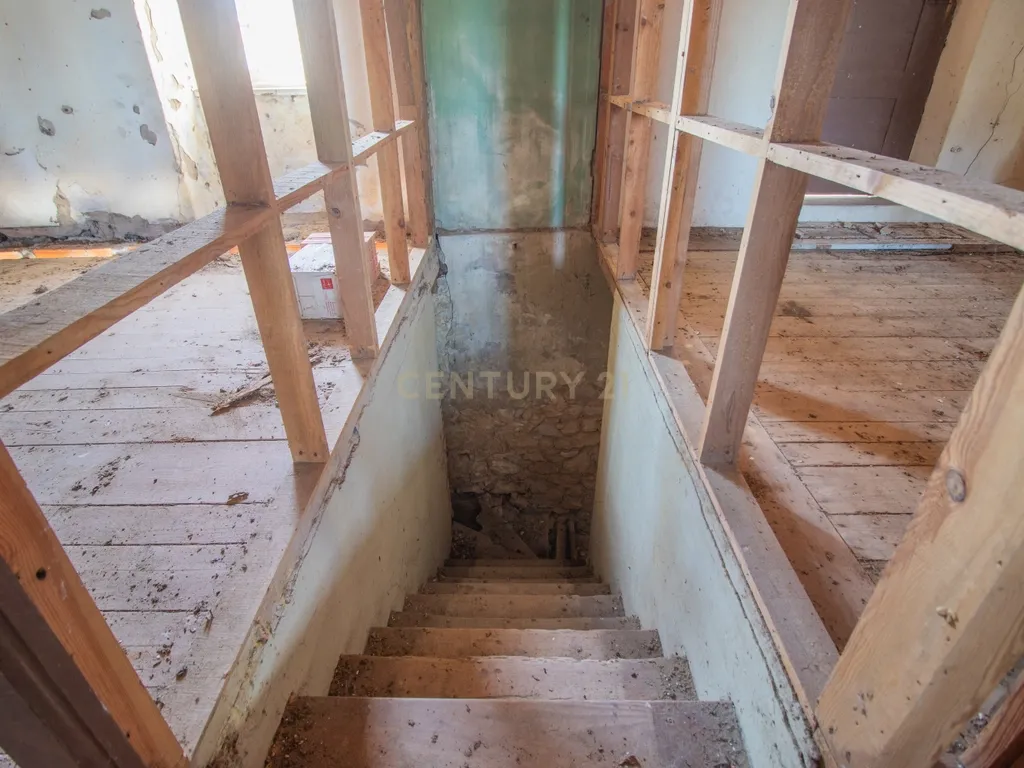 Moradia para renovar com 605 m2 de terreno em Santana, Figueira da Foz. - Image 39