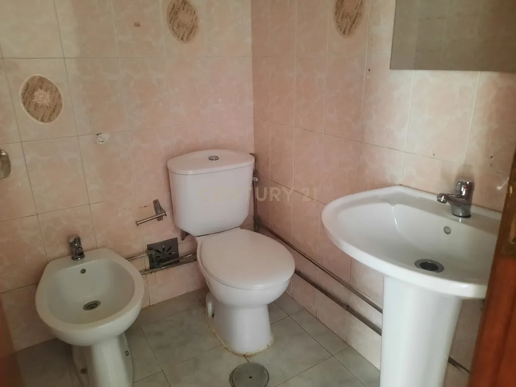 Arrendamento T3 com Garagem | Boas Áreas | Bairro de Santa Apolónia - Image 10