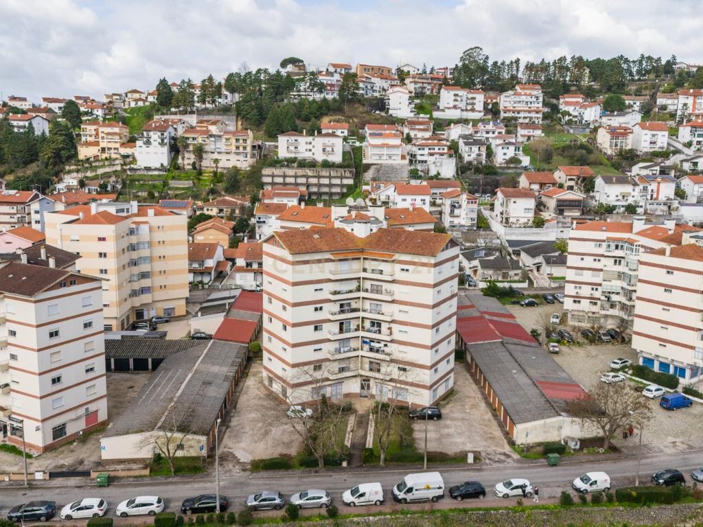 Arrendamento T3 com Garagem | Boas Áreas | Bairro de Santa Apolónia - Image 1