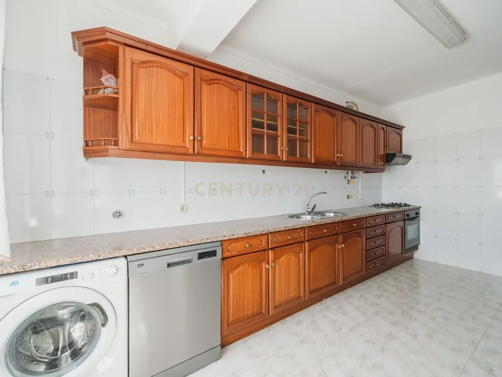 Apartamento T2 com suite e parqueamento - Samora Correia - Image 4