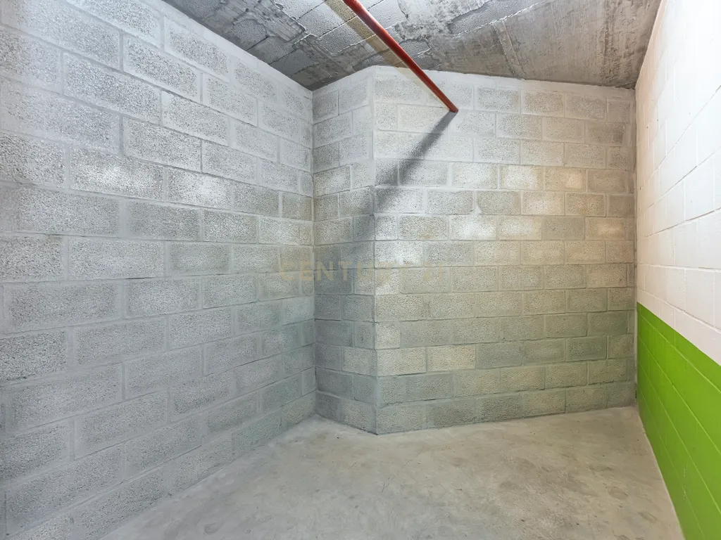 *Lugar de garagem + arrecadação em Nueva Andalucía (Albatros) – Conforto e segurança numa zona com poucas vagas de estacionamento ao ar livre* - Image 3