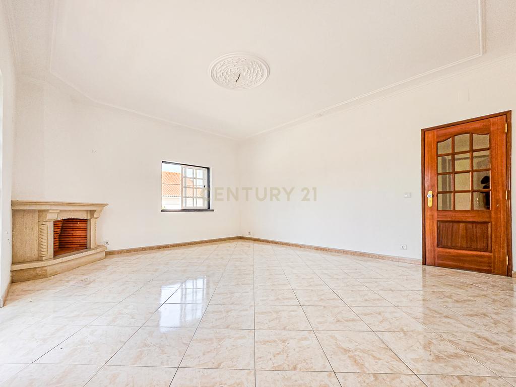 Moradia T3 + Loja em Fernão Ferro, Seixal - Oportunidade Única! - Image 40
