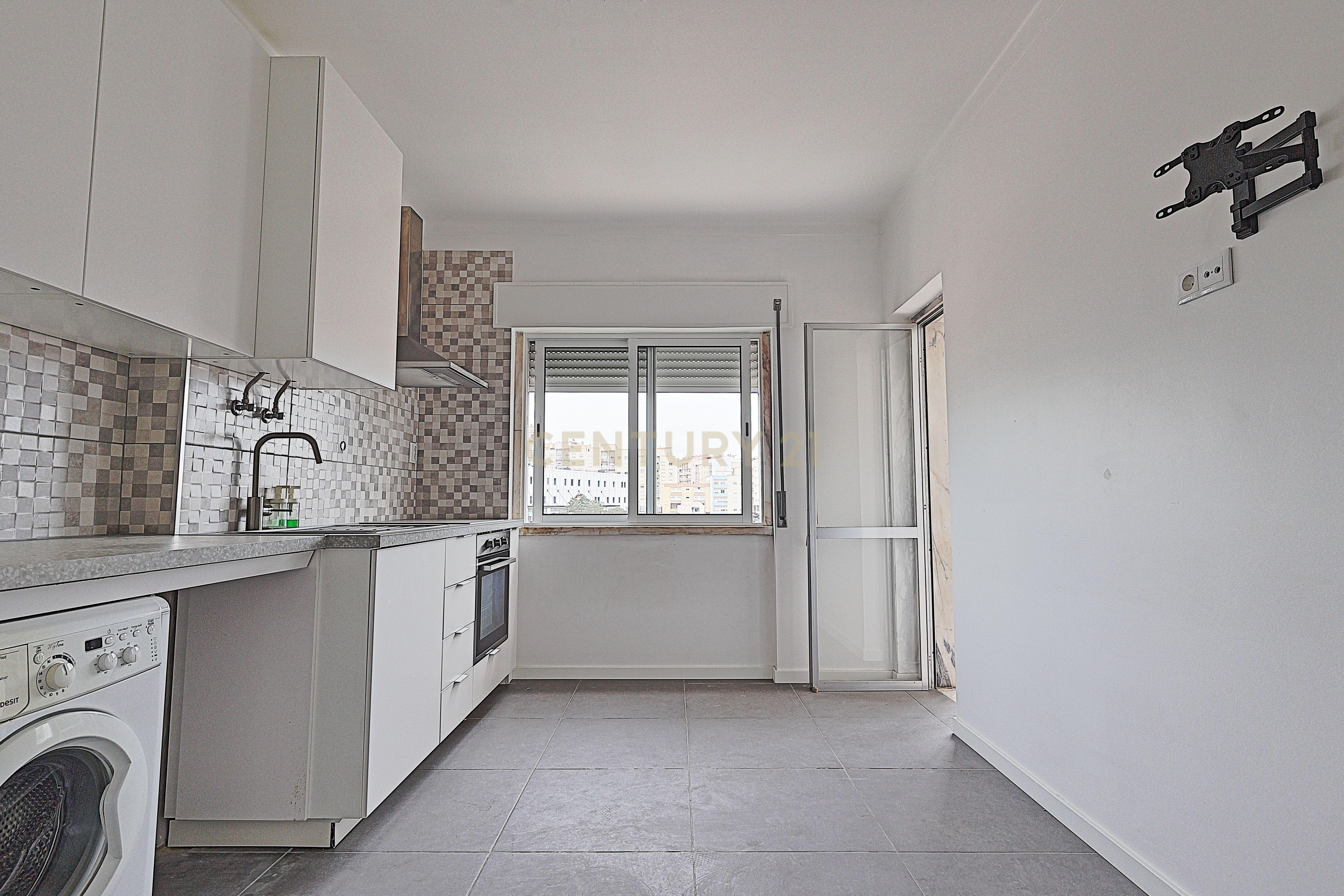 Fotografia 10 de T2 Remodelado com Elevador | 86 m² | Aranguês – Setúbal