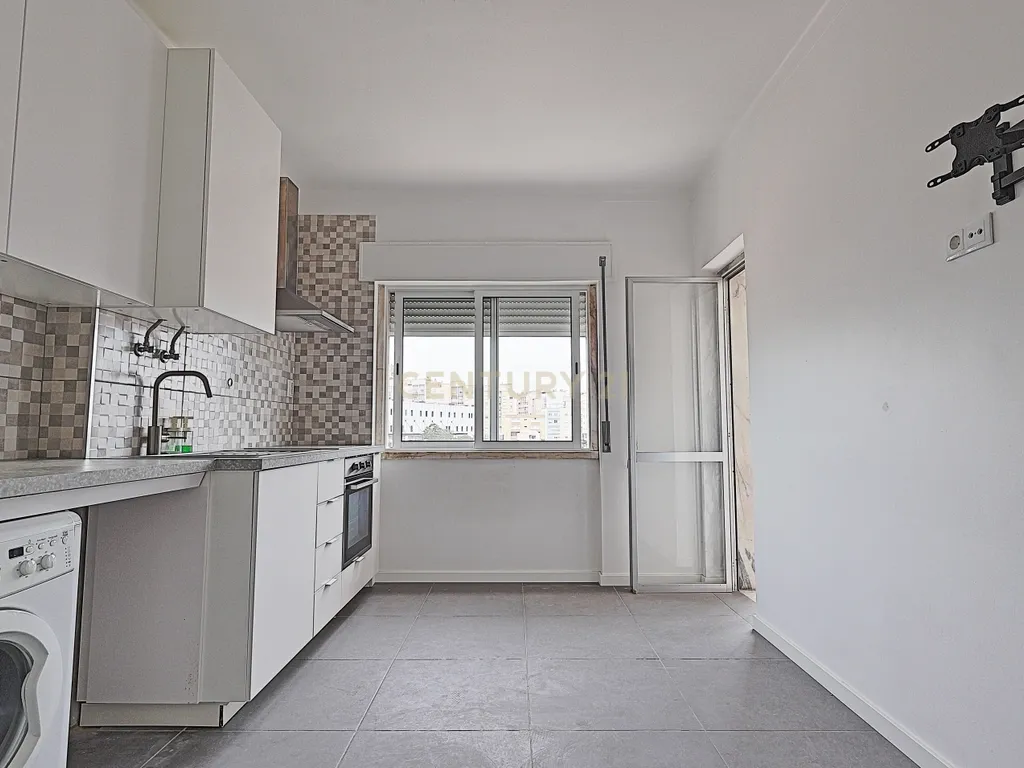 T2 Remodelado com Elevador | 86 m² | Aranguês – Setúbal - Image 10