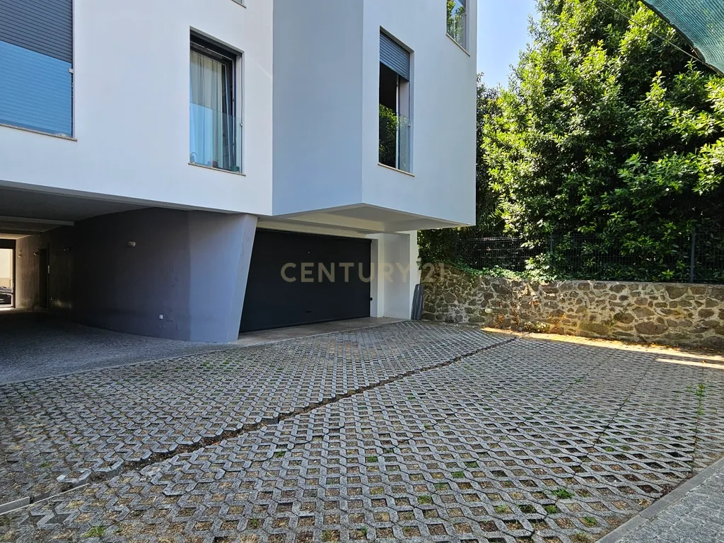 Apartamento T2 garagem centro histórico Braga - Image 30