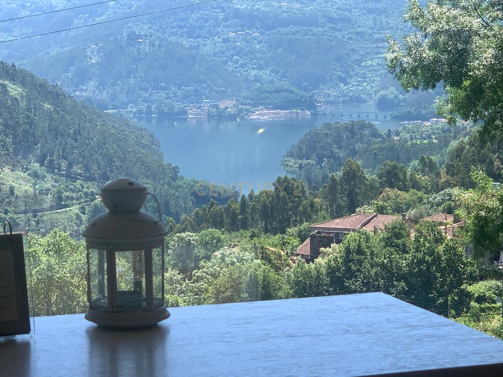 Magnífica Propriedade com 3 Apartamentos no Gerês ,Vista Rio  - Image 1