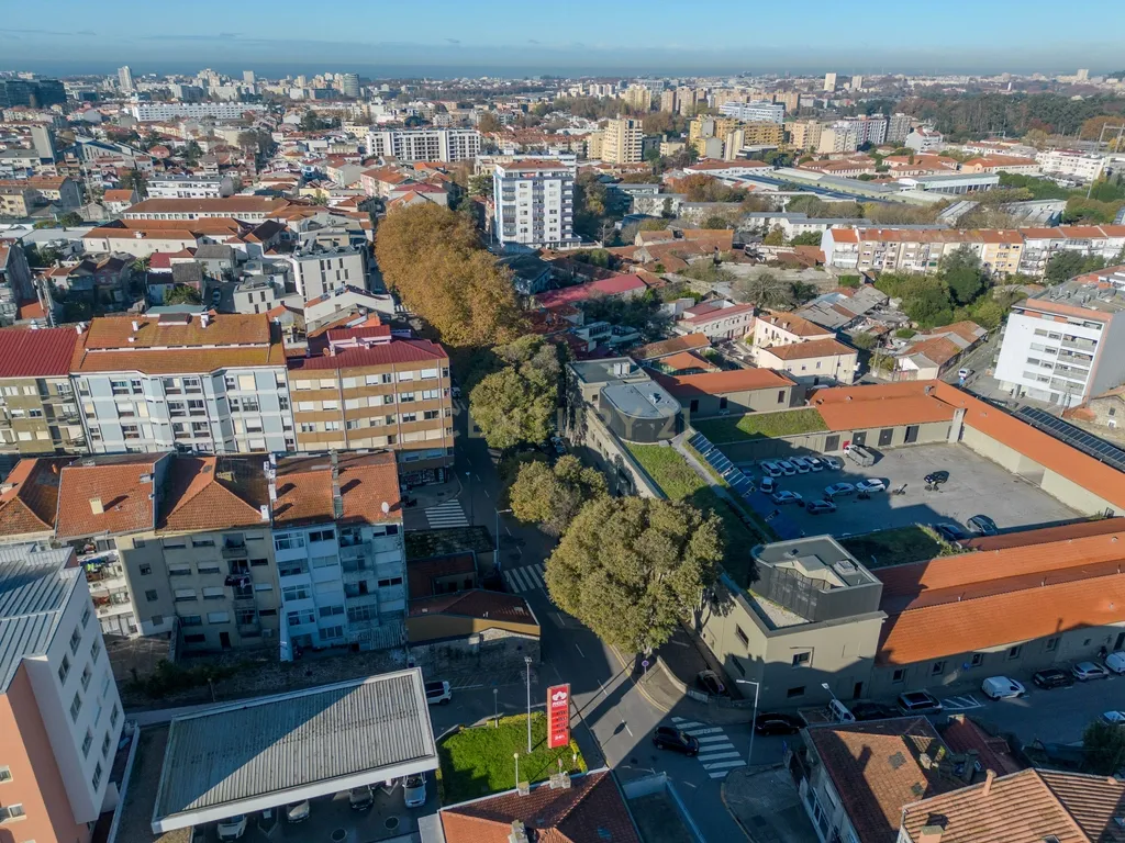 Andar-moradia t3 com espaço exterior no centro do Porto - Image 28