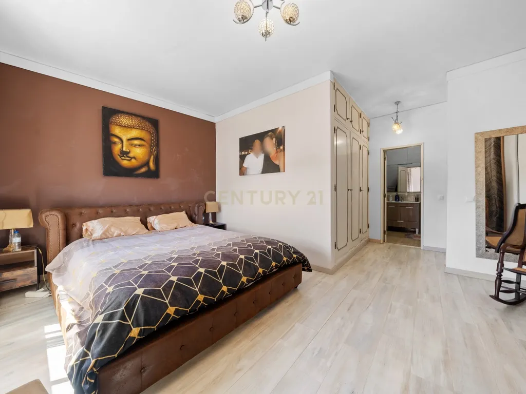 Apartamento Duplex de 7 assoalhadas no Barreiro - Image 26