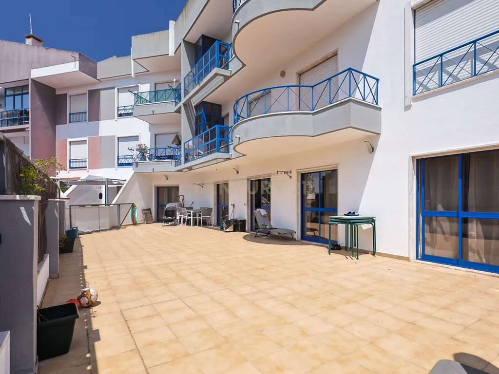 Apartamento T2 nas Quintinhas, Charneca de Caparica, com Terraço e Garagem - Image 22