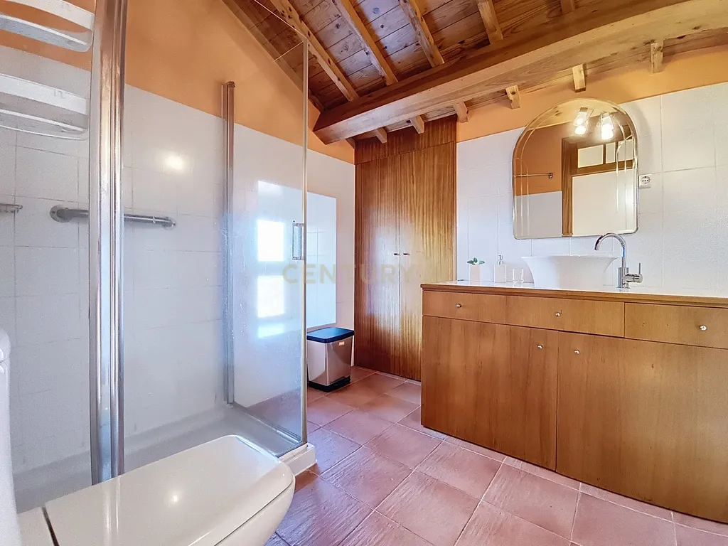 Rústico de Luxo – Moradia Renovada com Vista Mar Deslumbrante - Image 43