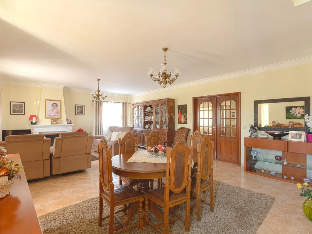 Moradia T4 Isolada com Jardim e Garagem em Olalhas – Tomar - Image 17