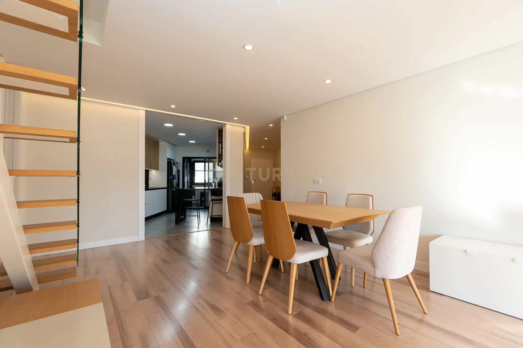 Apartamento T3+1 duplex, com terraço e estacionamento, no centro da cidade de Torres Vedras - Image 12