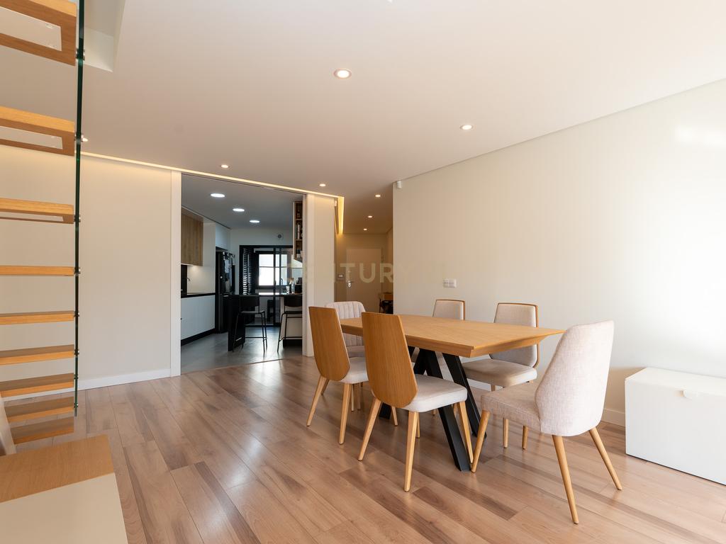 Apartamento T3+1 duplex, com terraço e estacionamento, no centro da cidade de Torres Vedras - Image 12