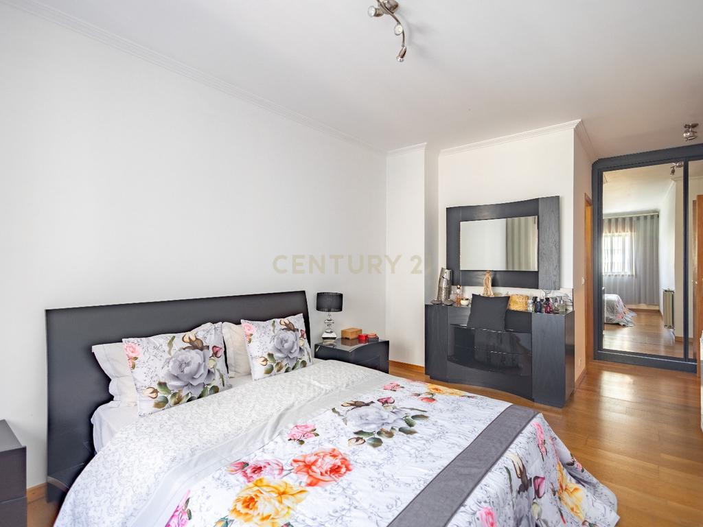 Apartamento T3 junto ao Estádio Municipal em Marco de Canaveses (3ºandar) - Image 12