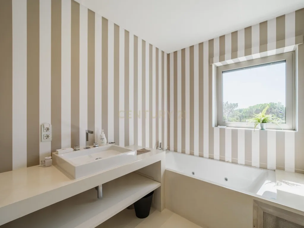Moradia de luxo contemporânea com 6 suítes na Quinta da Marinha, Cascais - Image 26