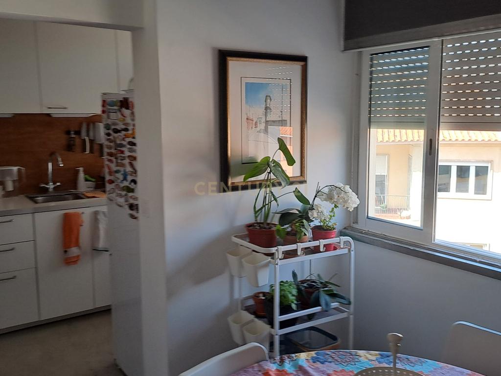 Apartamento T4 na Rua Gil Vicente - Parede - Image 1