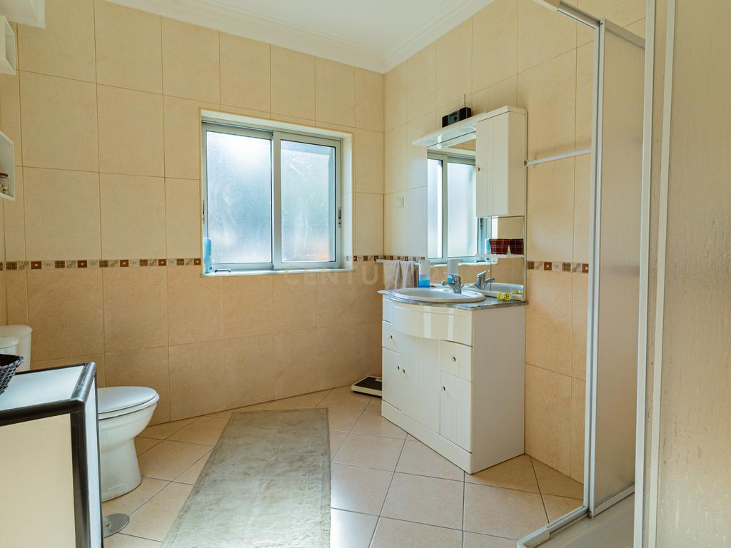 Moradia T4 Independente com Piscina, em Fiscal Amares - Image 36