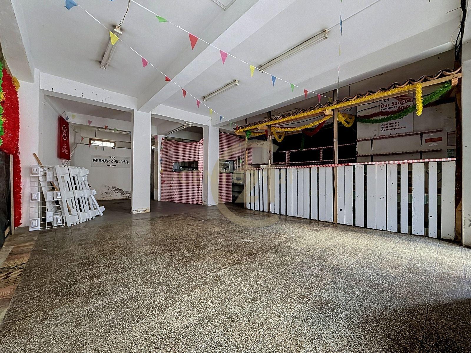Fotografia 8 de Moradia com Espaço Comercial no Coração de Angra do Heroísmo – Uma Oportunidade Única de Investimento