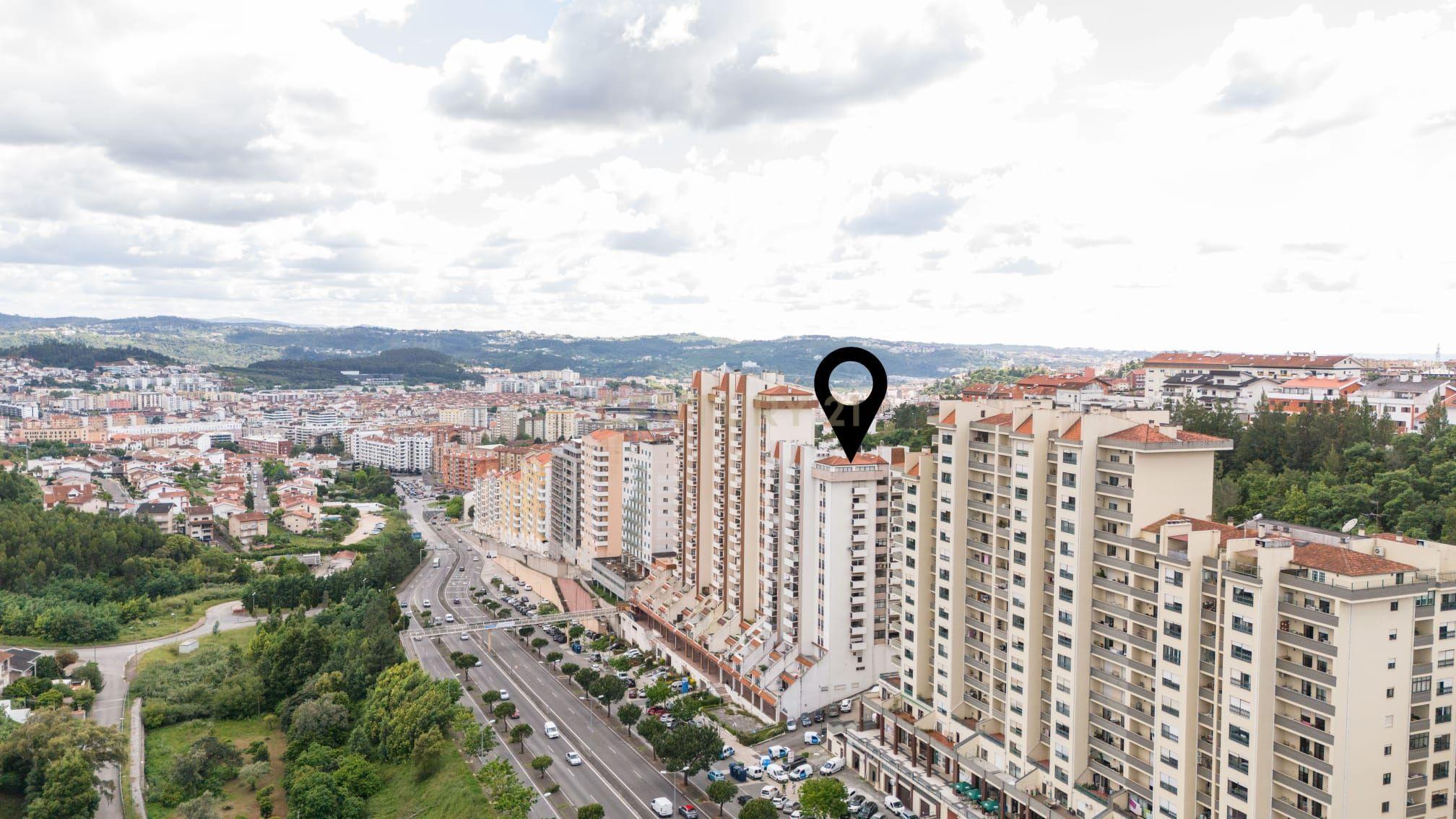 T3 Duplex com 2 Terraços, na Av. Elísio de Moura, em Coimbra - Image 1