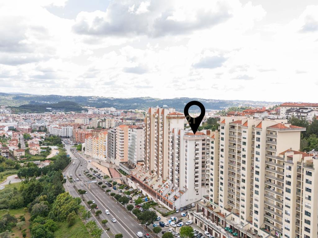 T3 Duplex com 2 Terraços, na Av. Elísio de Moura, em Coimbra - Image 1