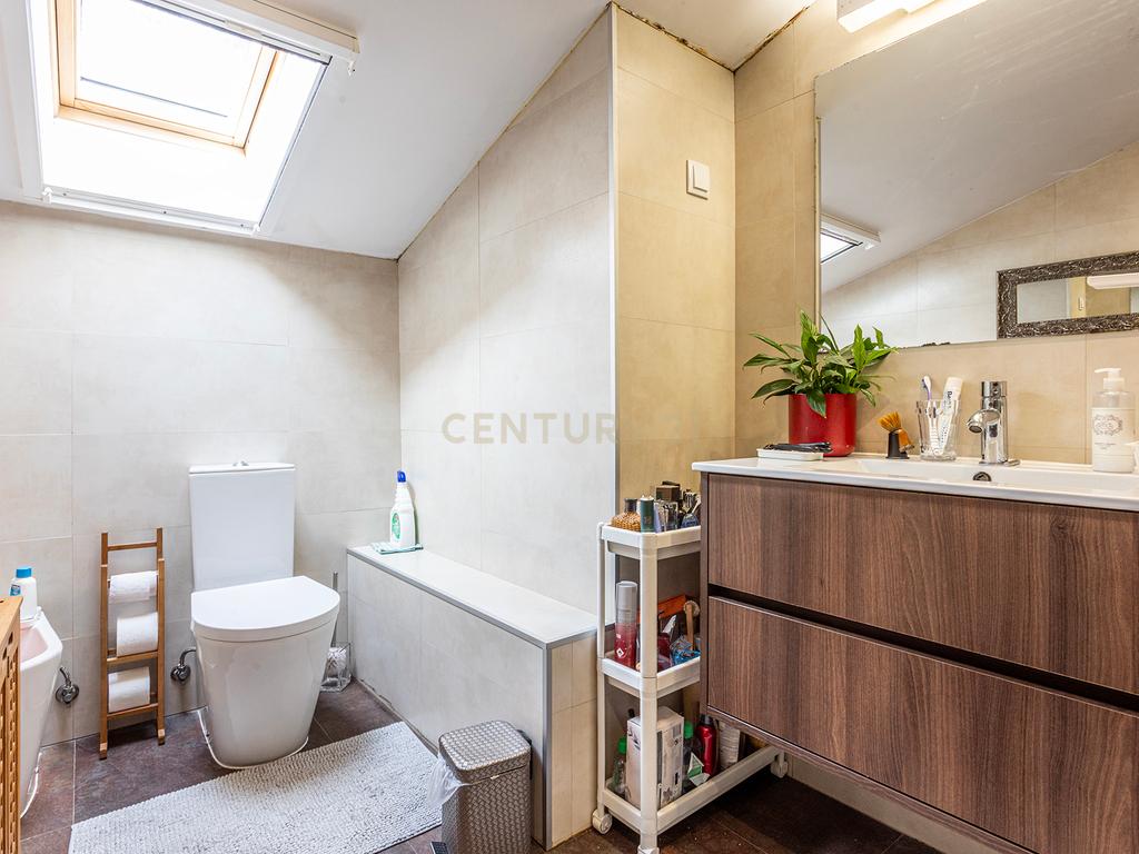 Apartamento T4 Duplex Renovado em Arroios, Lisboa - Image 20
