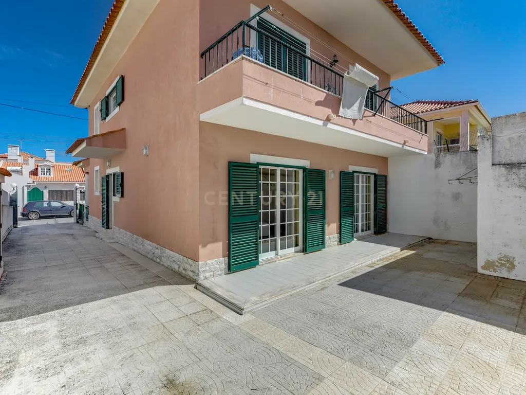 Andar de Moradia T2 com espaço exterior - Image 26