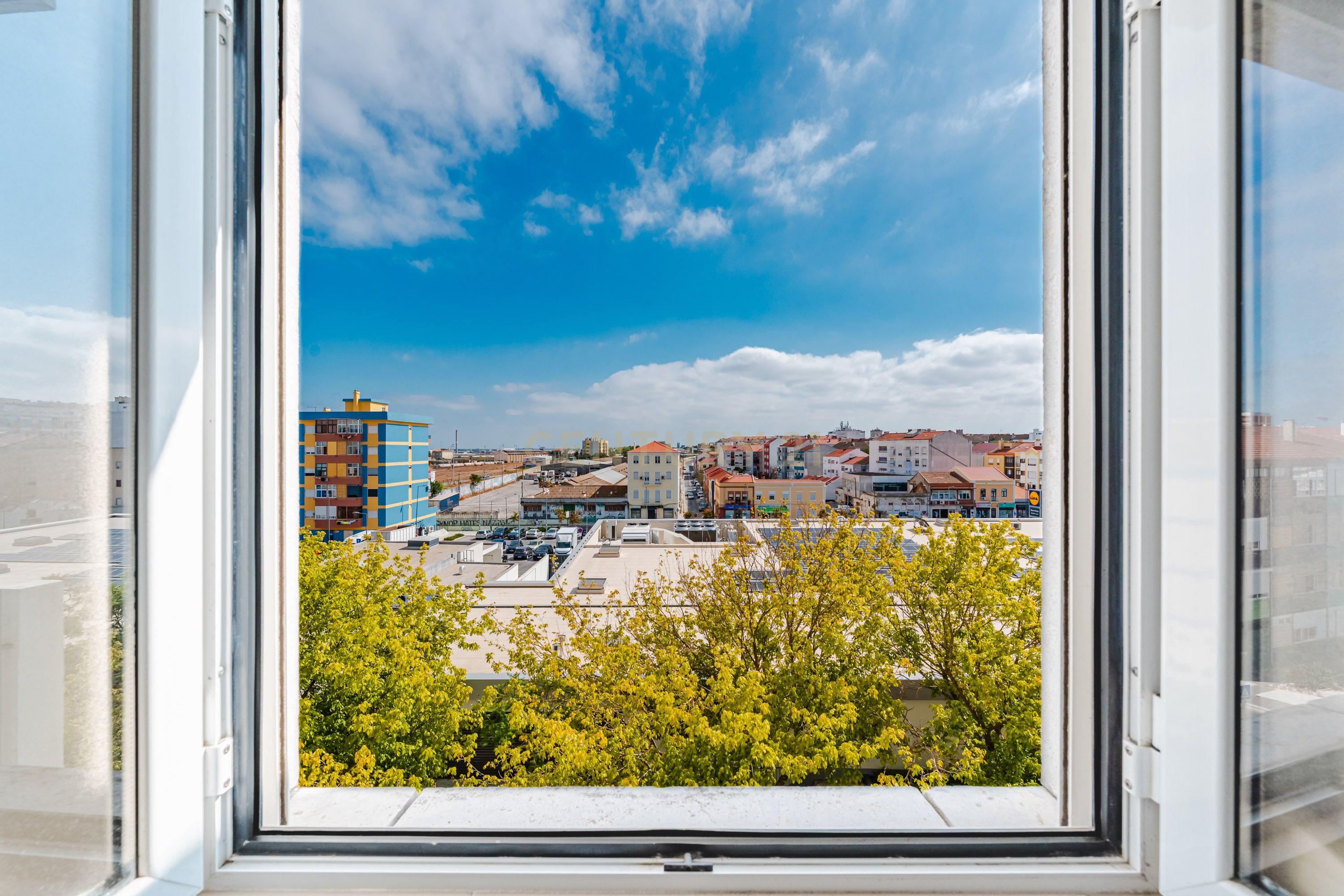 Fotografia 12 de T2 na Verderena, a 5 min dos barcos do Barreiro e 25 min de Lisboa