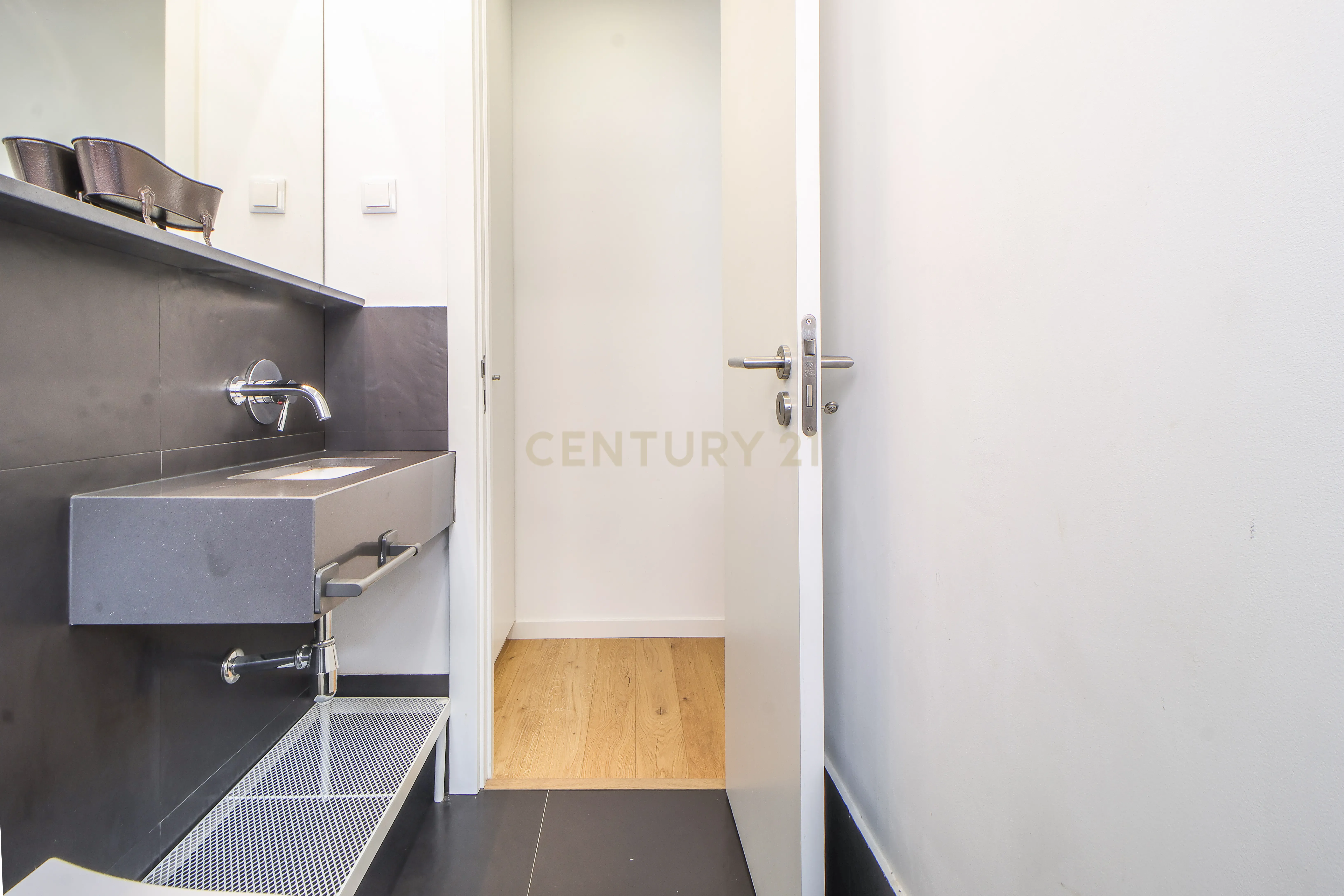 Apartamento T1 mobilado e equipado nas Avenidas Novas, Lisboa - Image 12