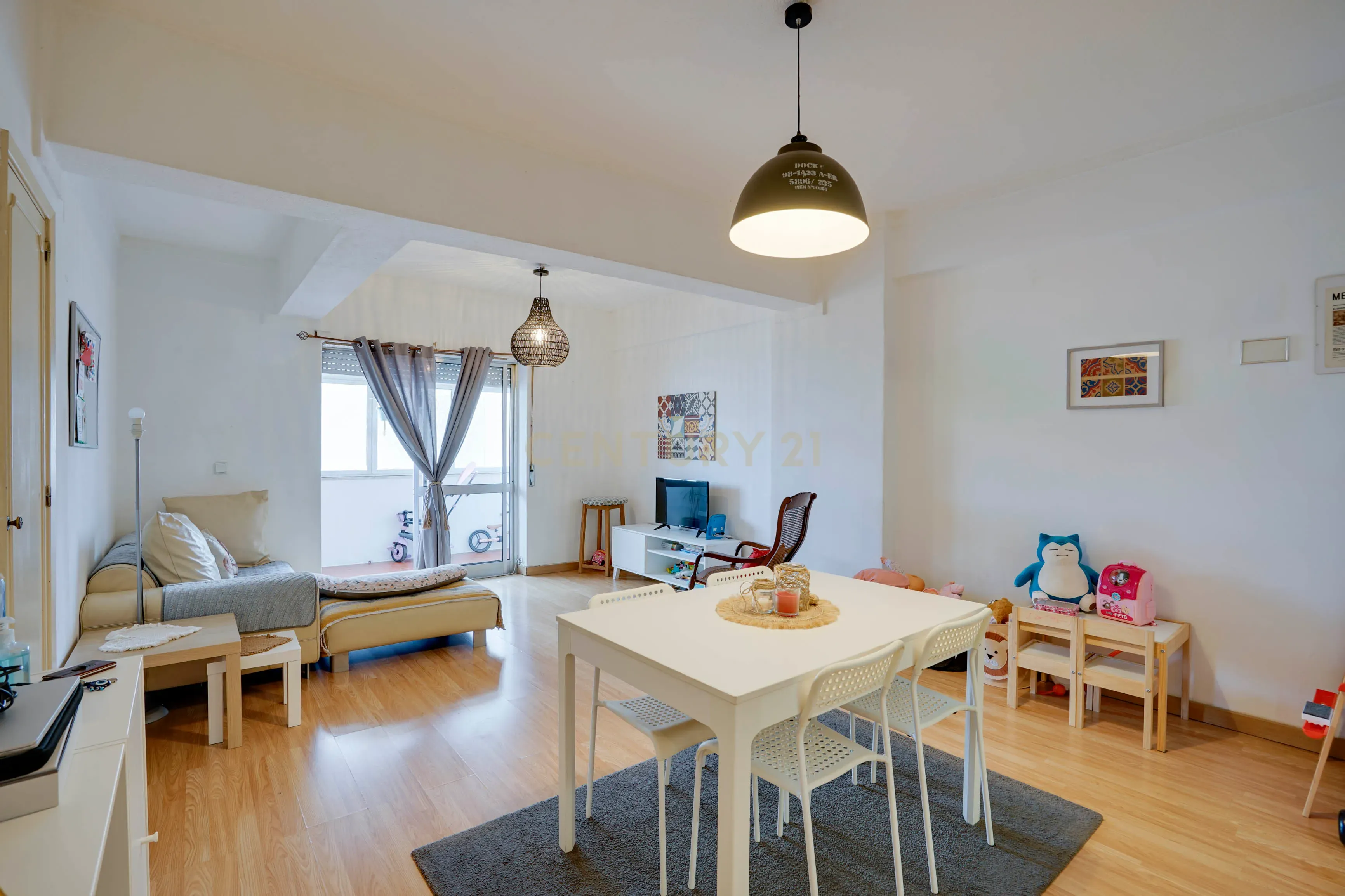 Apartamento T1 em Laranjeiro e Feijó, €252.000