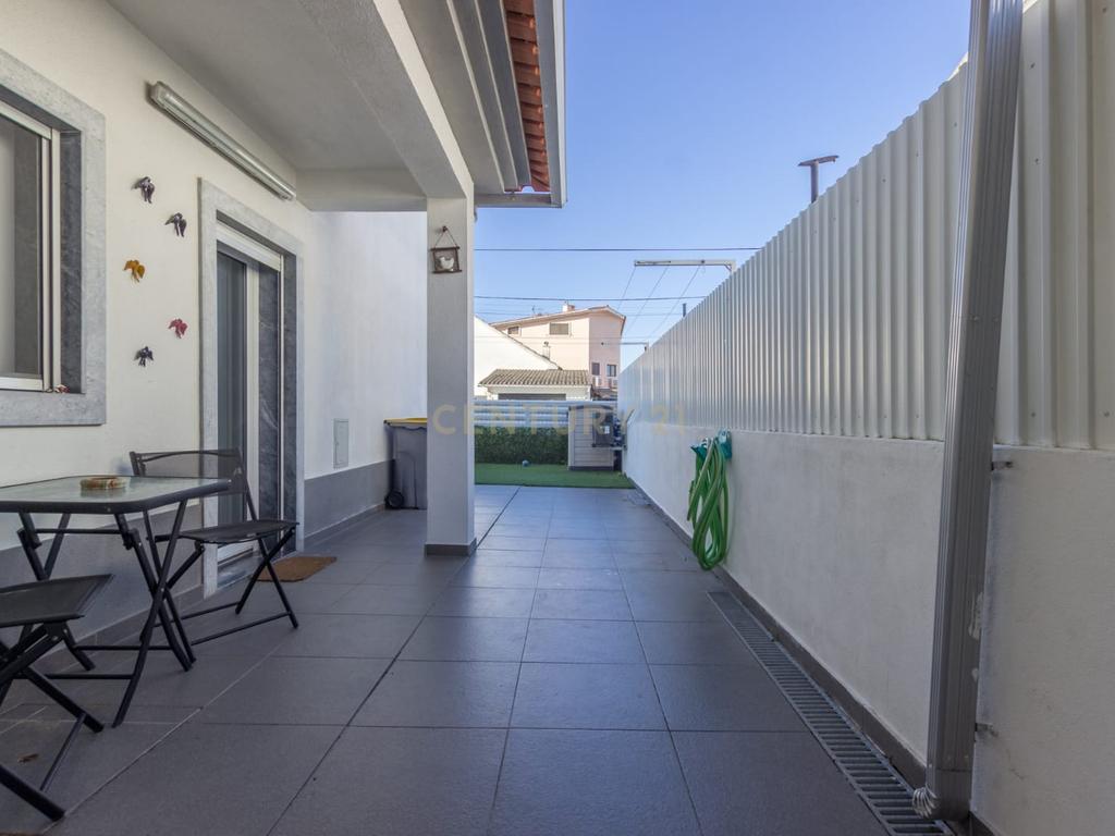 Fernão Ferro - Moradia Isolada de 5 assoalhadas com piscina e quarto no r/c - Image 35
