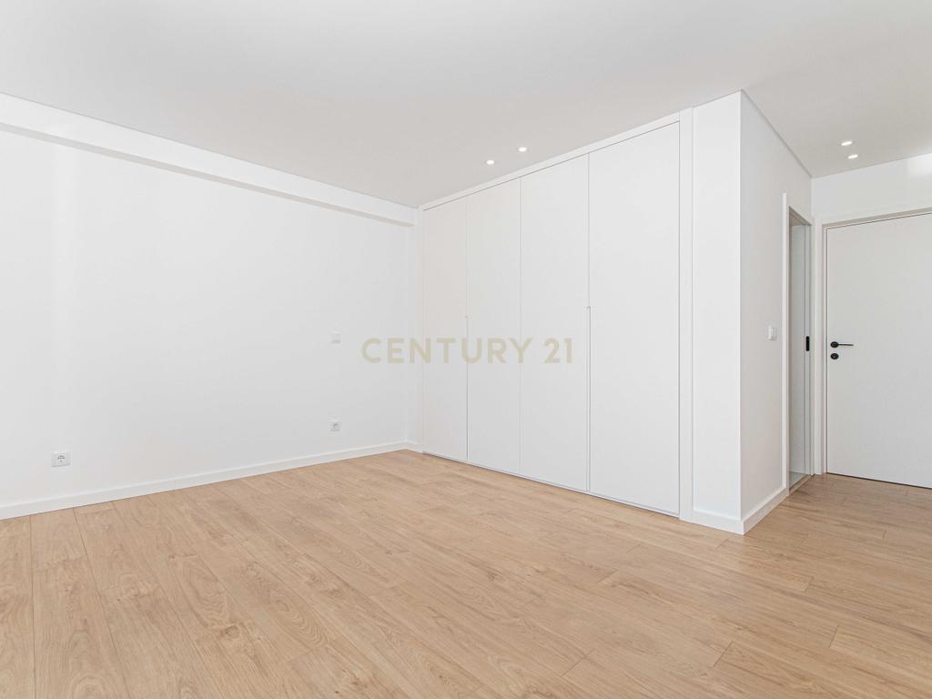Apartamento Novo T2, com varandas, garagem e arrecadação em Mafra - Image 16