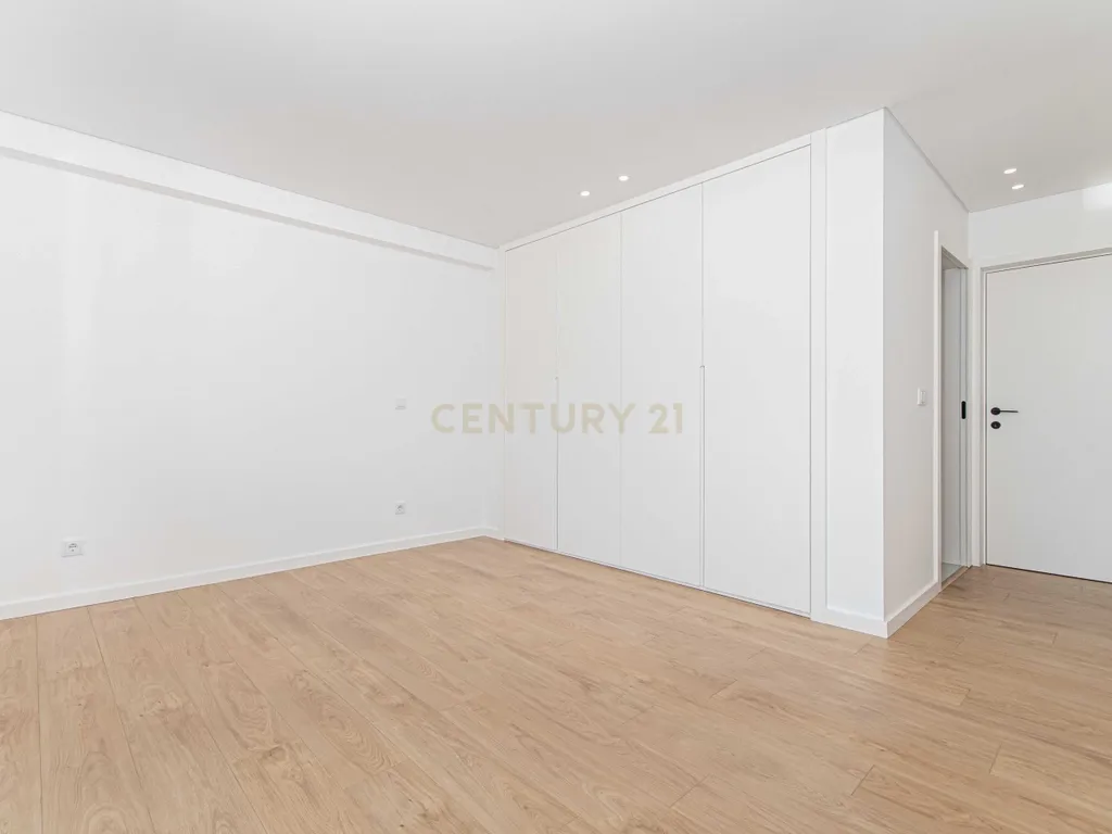 Apartamento Novo T2, com varandas, garagem e arrecadação em Mafra - Image 16